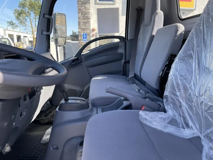 2025 Isuzu NPR - image 9