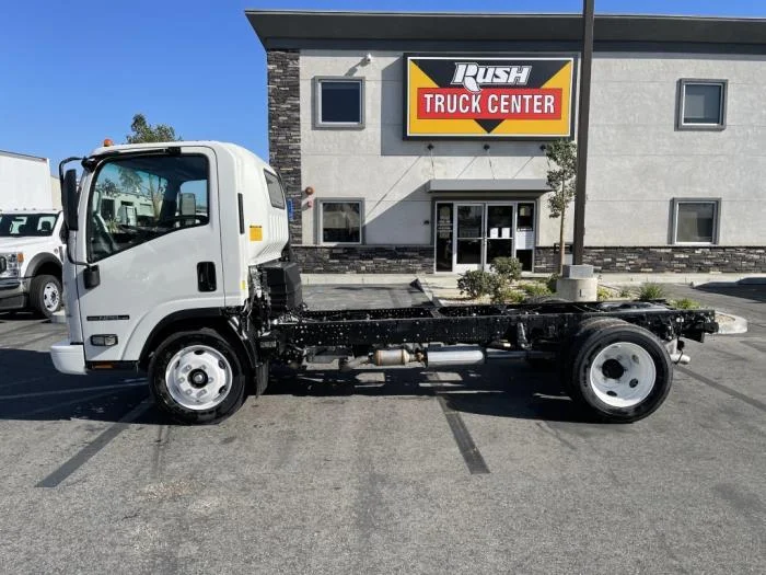 2025 Isuzu NPR - image 21