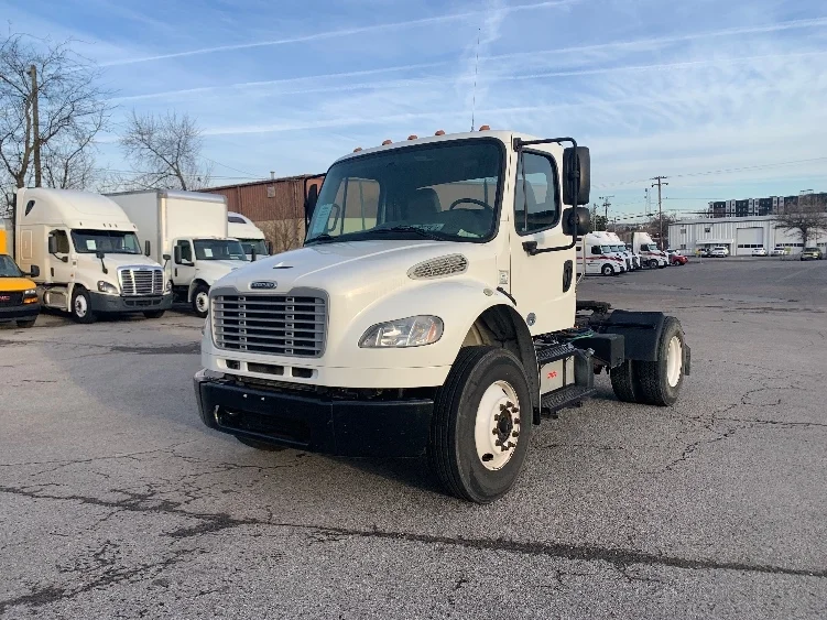 2017 Freightliner M2 106 - image 3