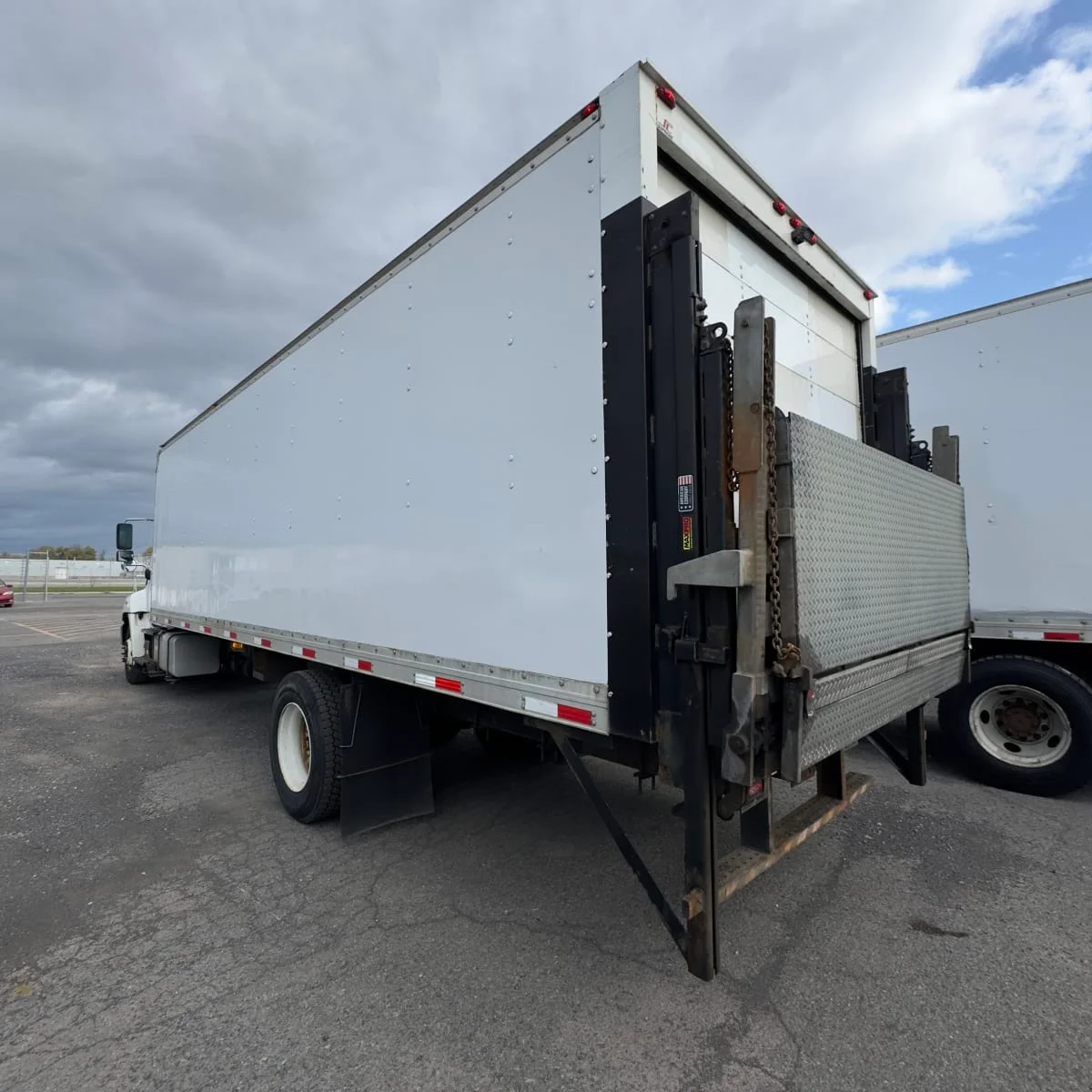 2016 Hino 338 - image 6