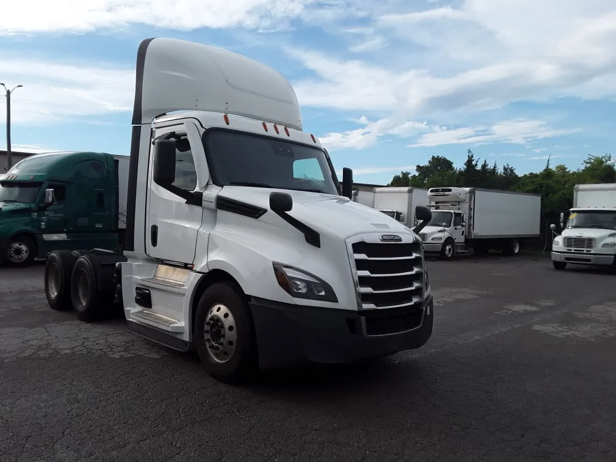 2022 Freightliner Cascadia in La Vergne, TN — photo 3