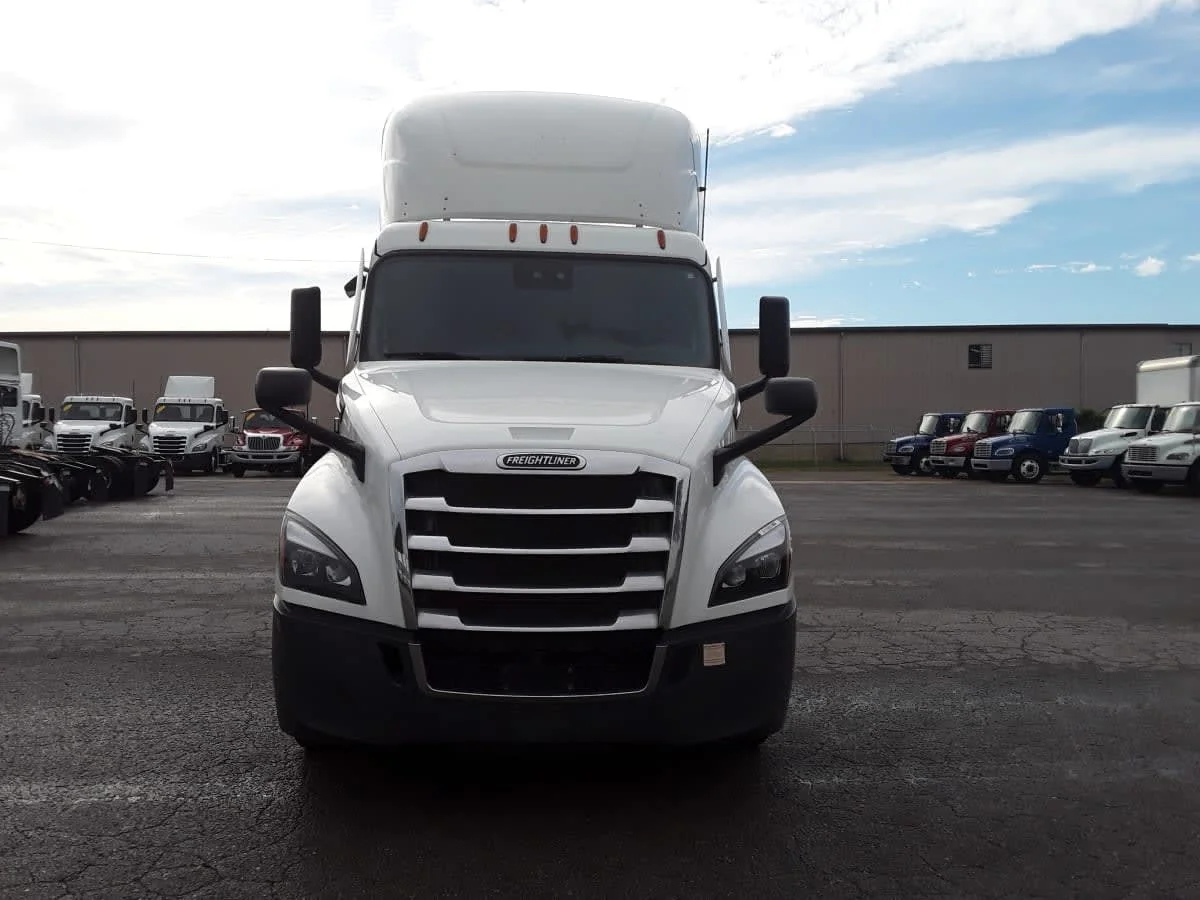 2022 Freightliner Cascadia in La Vergne, TN — photo 2