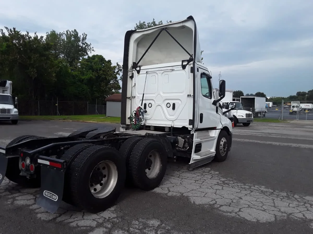 2022 Freightliner Cascadia in La Vergne, TN — photo 4