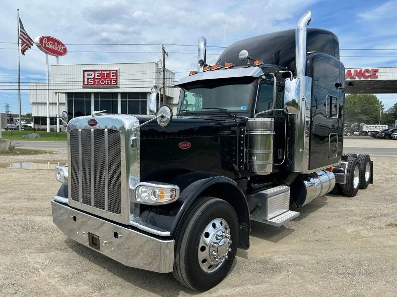 2022 Peterbilt 389 in Richmond, VA — photo 2