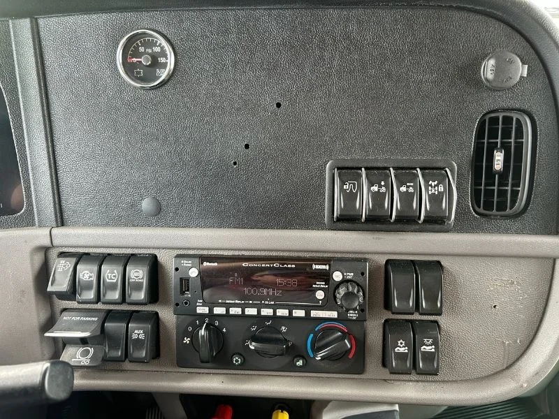 2022 Peterbilt 389 in Richmond, VA — photo 25