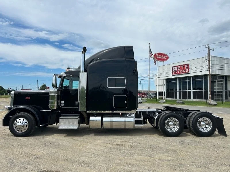 2022 Peterbilt 389 in Richmond, VA — photo 3