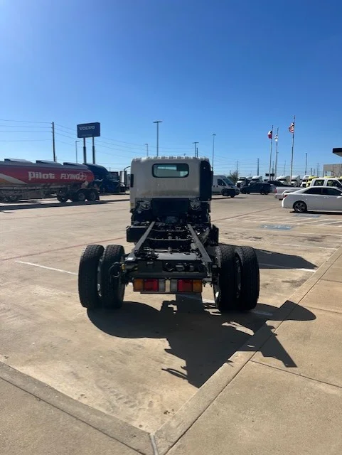 2026 Isuzu NRR in Houston, TX — photo 7