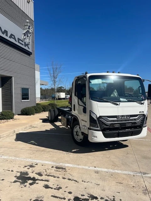 2026 Isuzu NRR in Houston, TX — photo 3