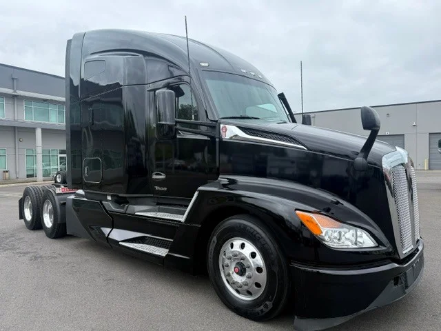 2023 Kenworth T680 in Ridgefield, WA — photo 3