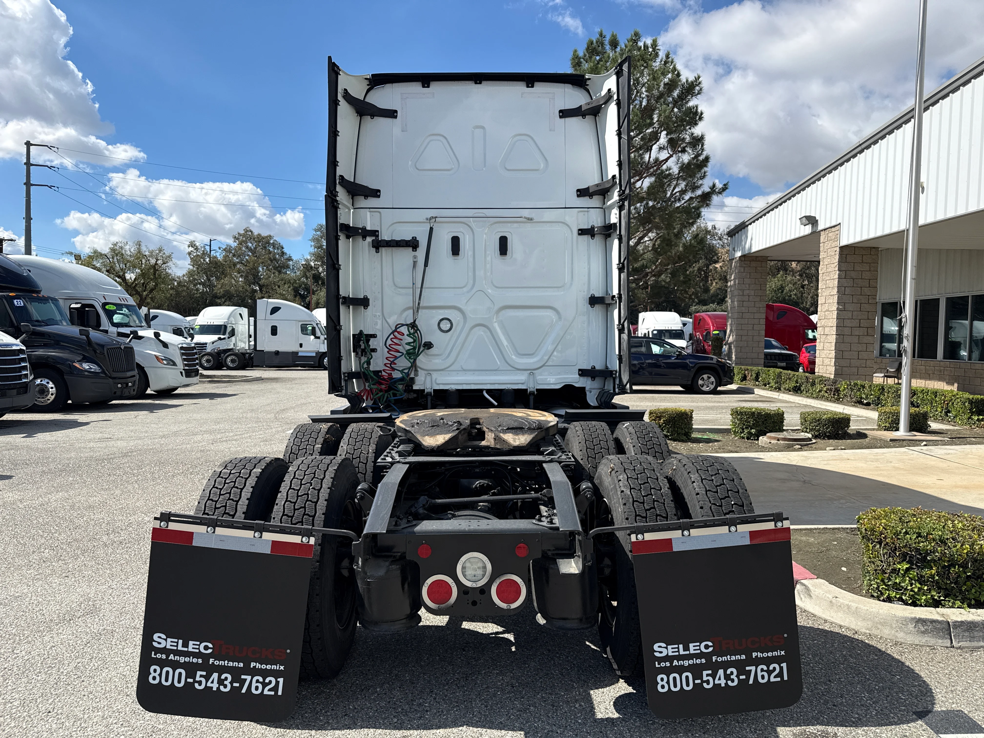 2023 Freightliner Cascadia in Selectrucks Fontana, CA — photo 5