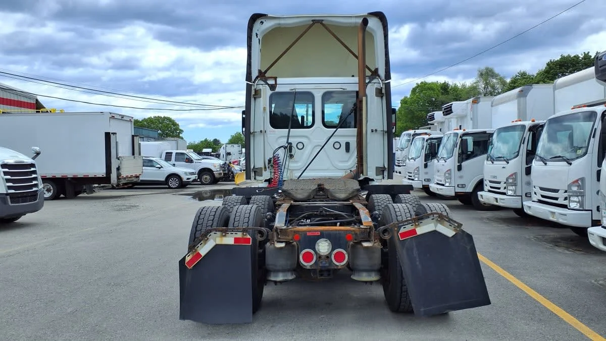 2021 Freightliner Cascadia in Salisbury, MA — photo 5