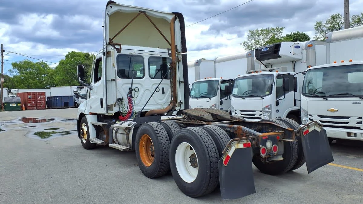 2021 Freightliner Cascadia in Salisbury, MA — photo 6