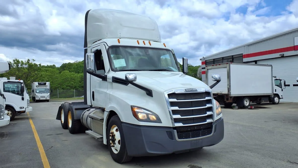 2021 Freightliner Cascadia in Salisbury, MA — photo 3