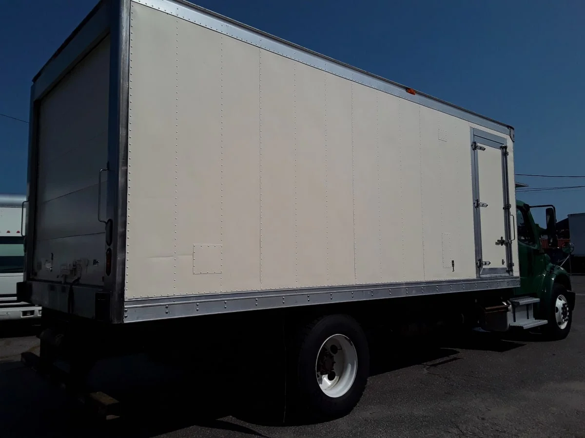 2015 Freightliner M2 106 - image 4