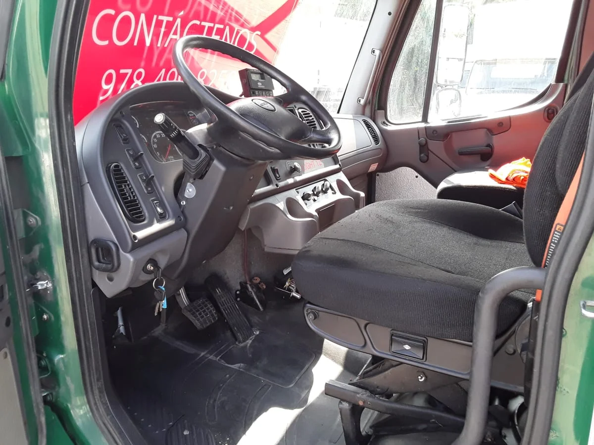 2015 Freightliner M2 106 - image 8