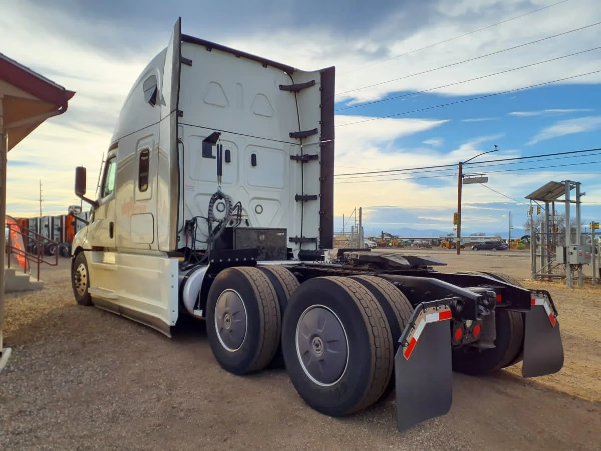 2021 Freightliner Cascadia - image 4
