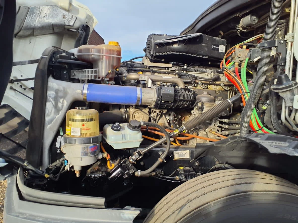 2021 Freightliner Cascadia - image 9