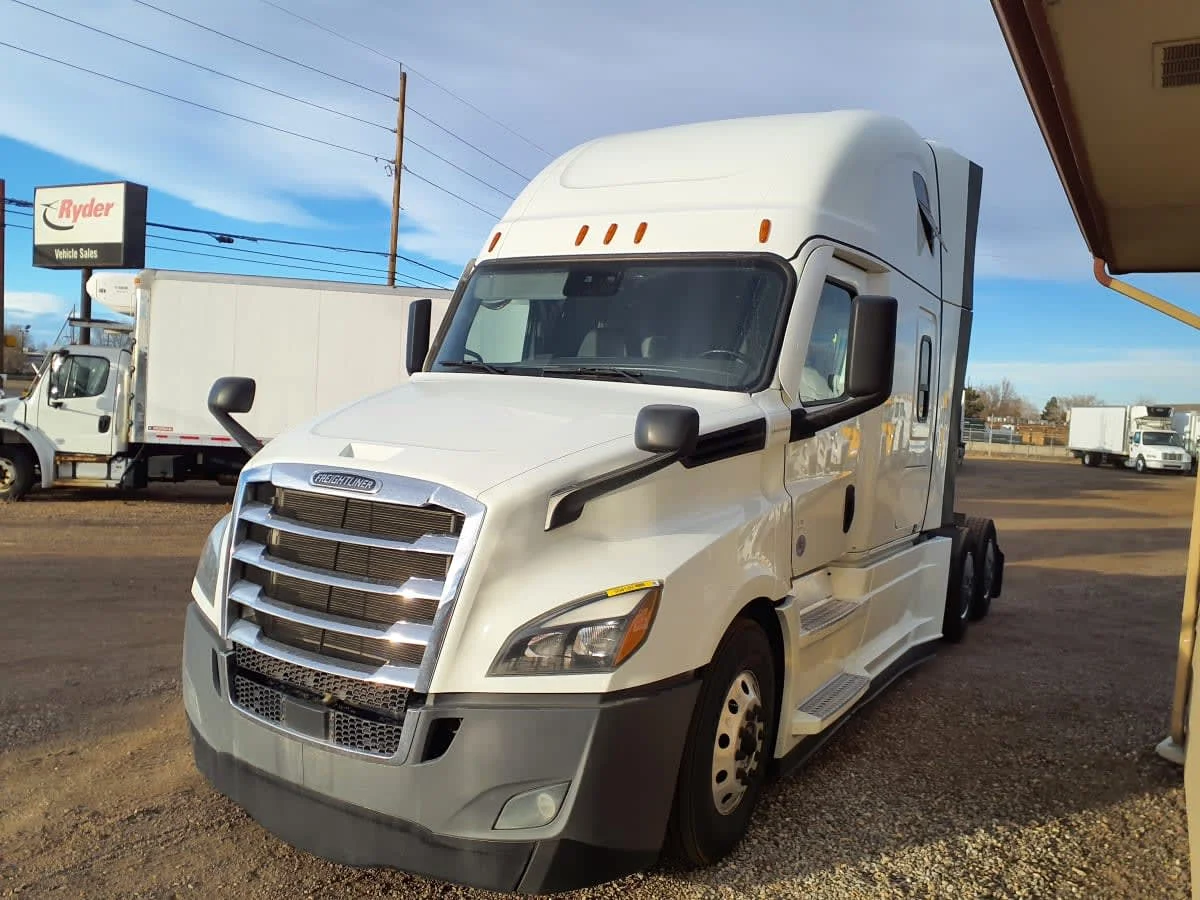 2021 Freightliner Cascadia - image 3