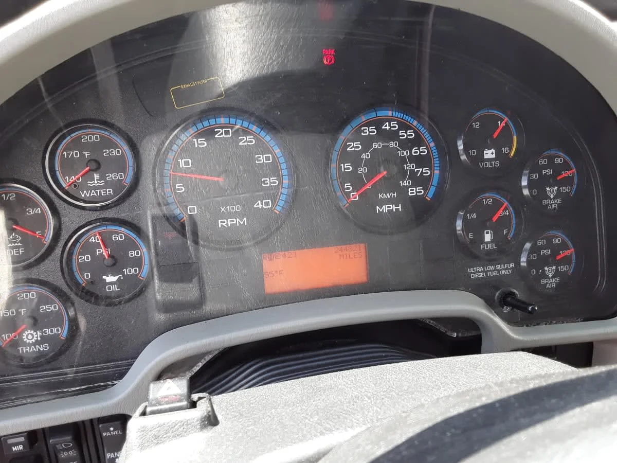 2018 International 4300 - image 11