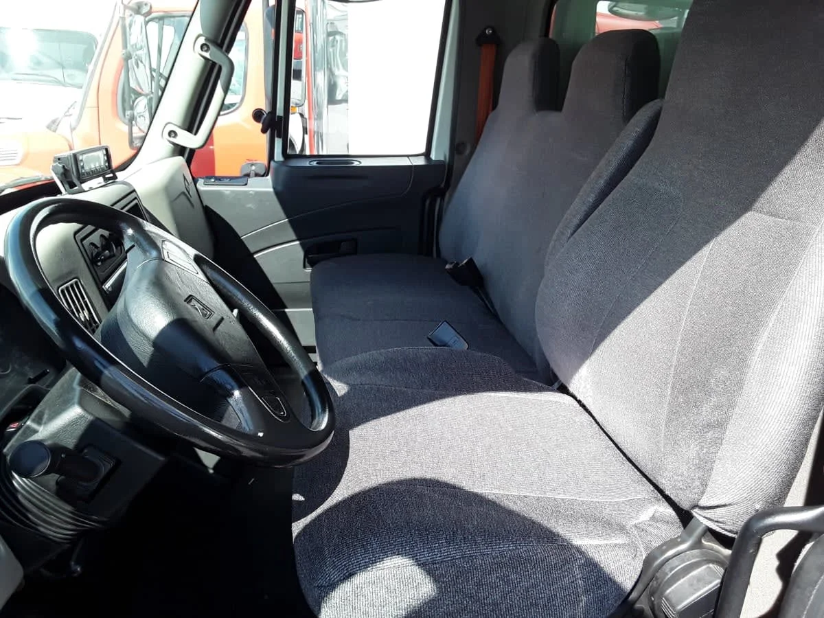 2018 International 4300 - image 12