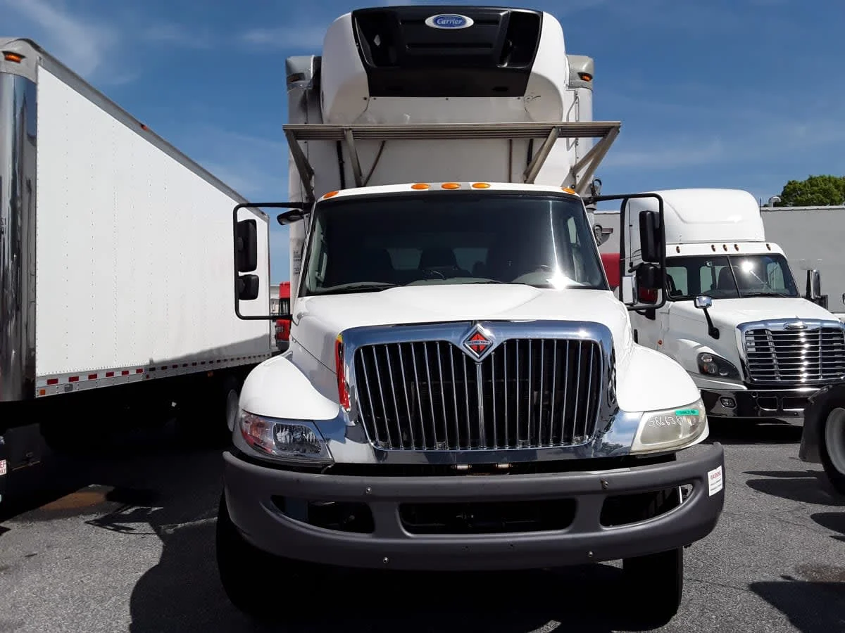 2018 International 4300 - image 2