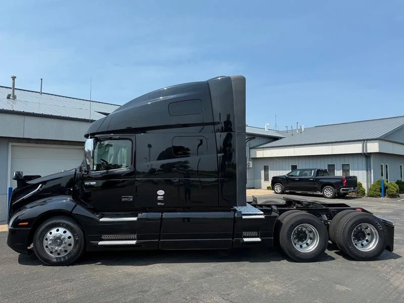 2020 Volvo VNL 760 in Sauk Rapids — photo 2