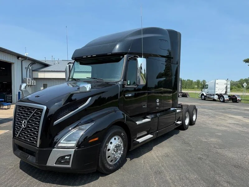 2020 Volvo VNL 760 in Sauk Rapids