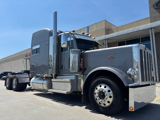 2021 Peterbilt 389
