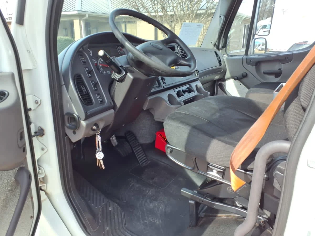 2019 Freightliner M2 106 - image 8