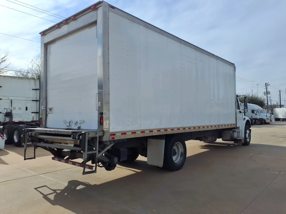 2019 Freightliner M2 106 - image 4
