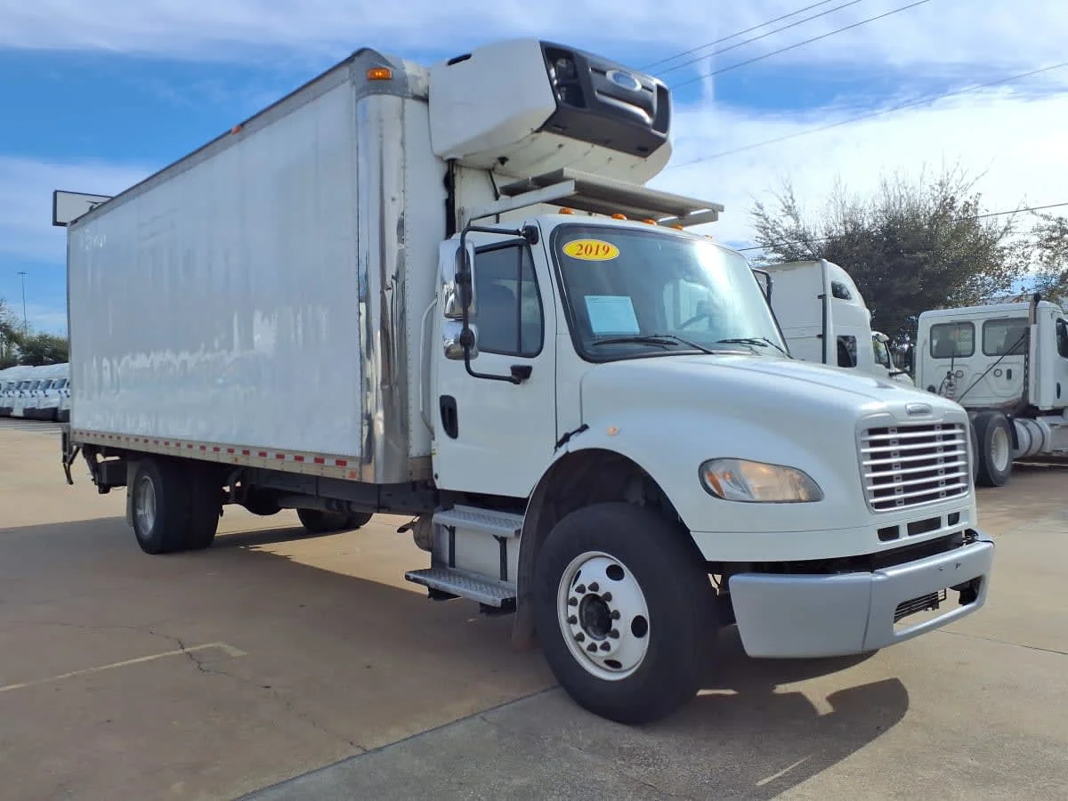 2019 Freightliner M2 106 in Houston, TX — photo 3