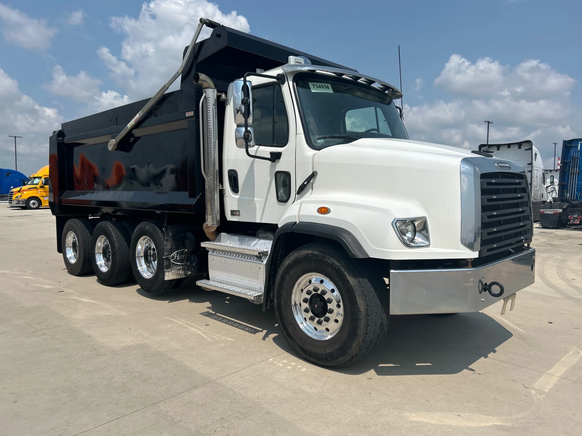 2022 Freightliner 114SD in Lafayette, IN — photo 3