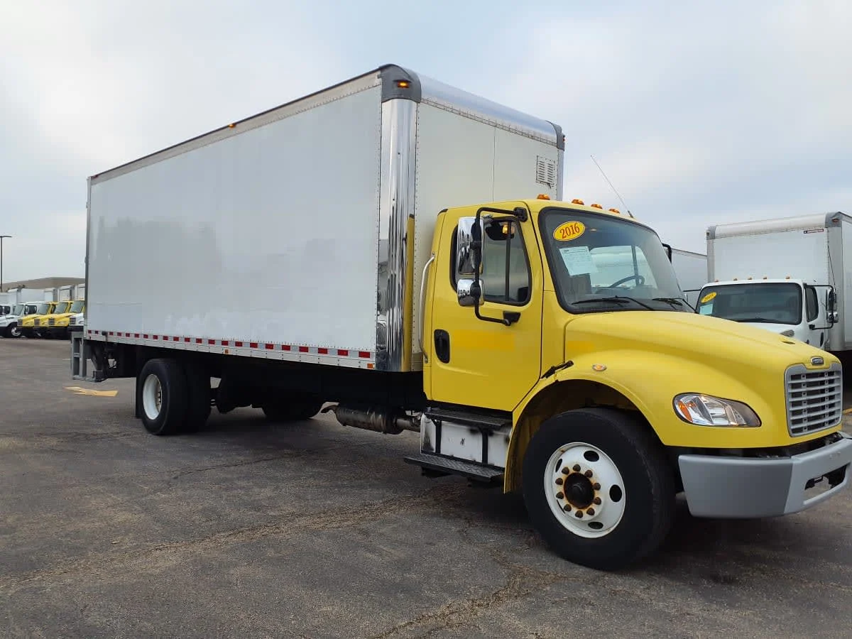 2016 Freightliner M2 106 - image 3