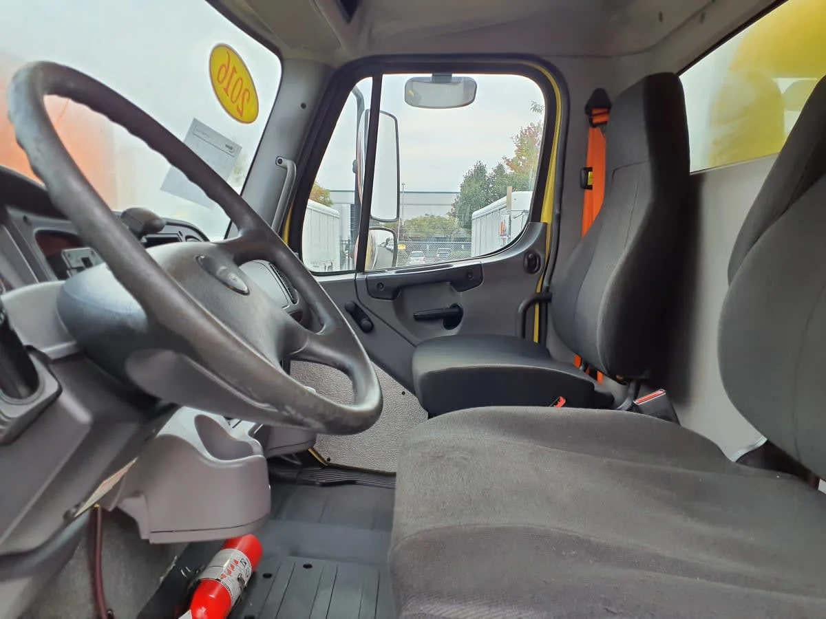 2016 Freightliner M2 106 - image 7