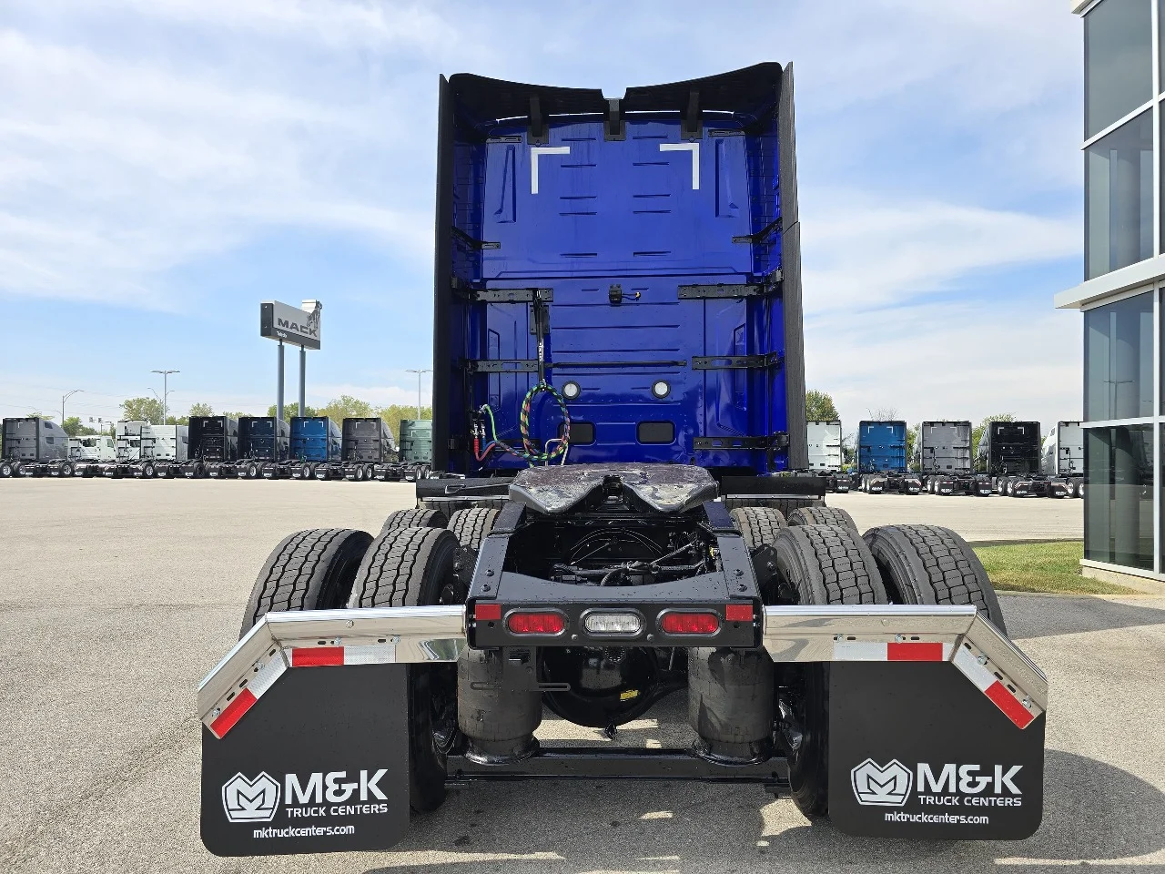2026 Volvo VNL 860 in Toledo, OH — photo 5