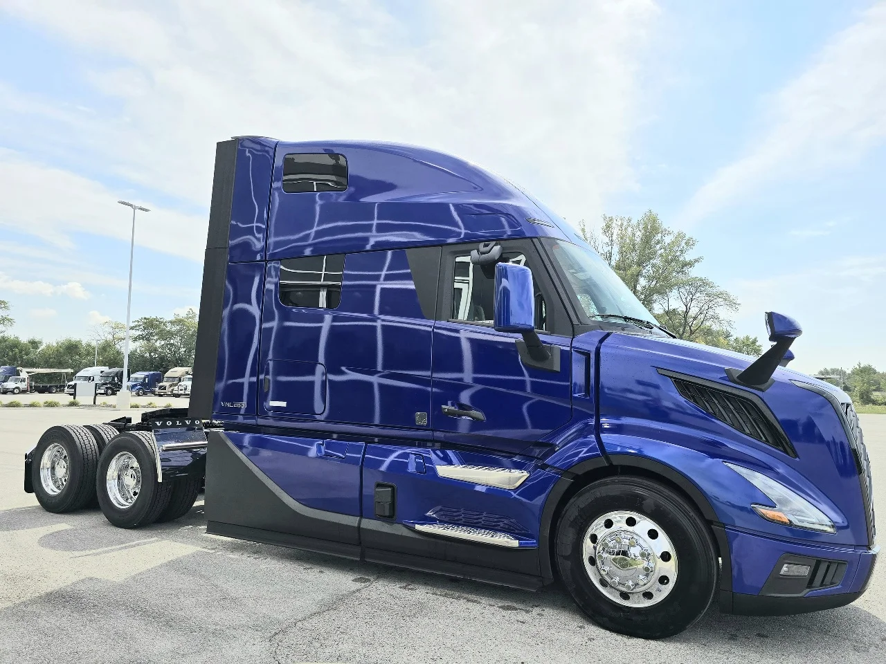 2026 Volvo VNL 860 in Toledo, OH — photo 3