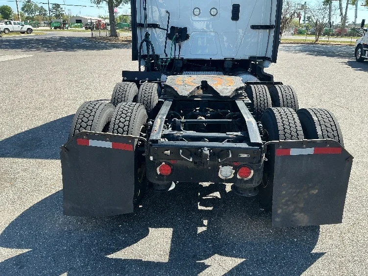 2023 International LT - image 6