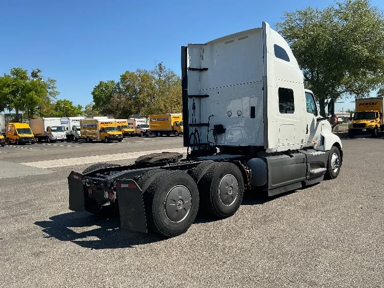 2023 International LT - image 7