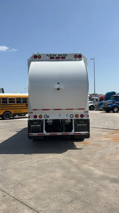 2025 Peterbilt 520 — photo 6