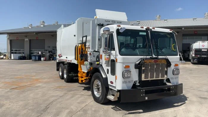 2025 Peterbilt 520 — photo 3