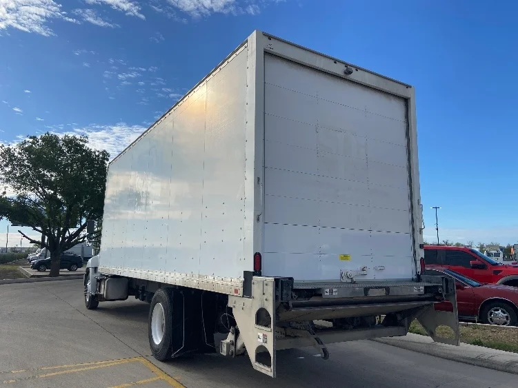 2019 Hino 268 in San Antonio, TX — photo 6