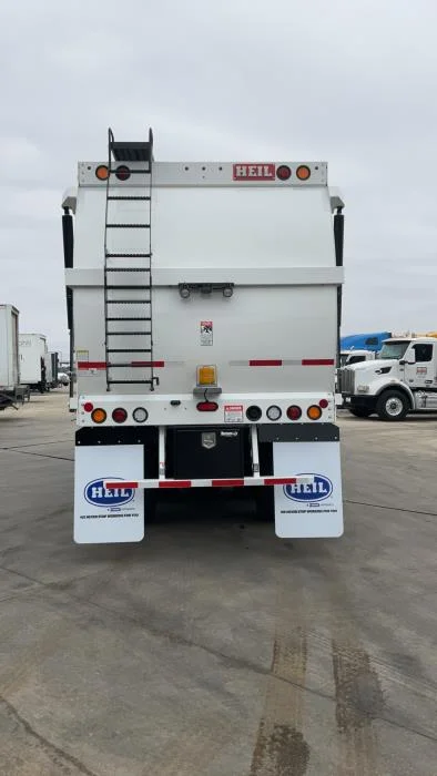 2025 Peterbilt 520 — photo 6