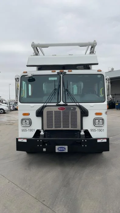 2025 Peterbilt 520 — photo 4