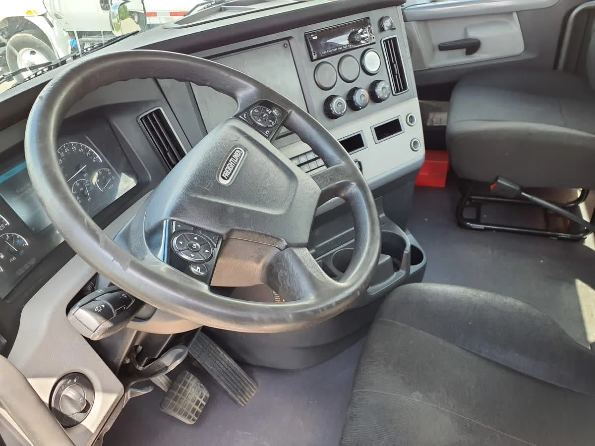 2019 Freightliner Cascadia in Indianapolis, IN — photo 7