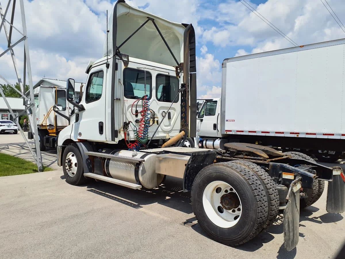 2019 Freightliner Cascadia in Indianapolis, IN — photo 6