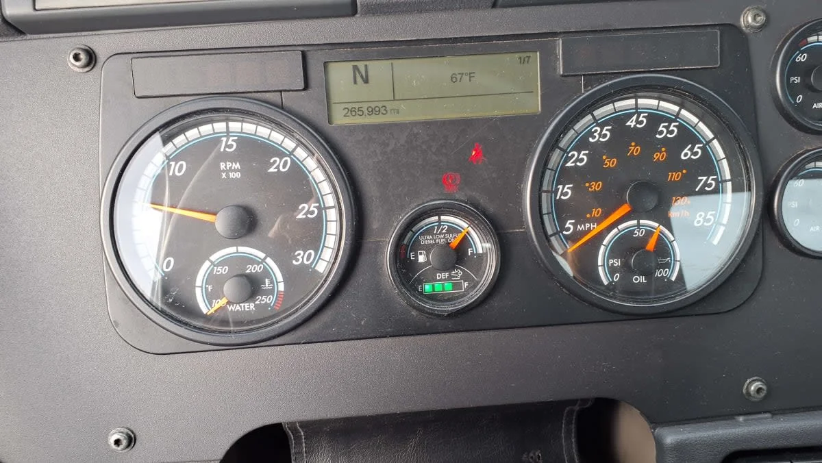 2019 Freightliner Cascadia - image 9