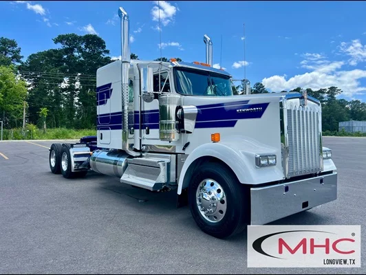 2027 Kenworth W900