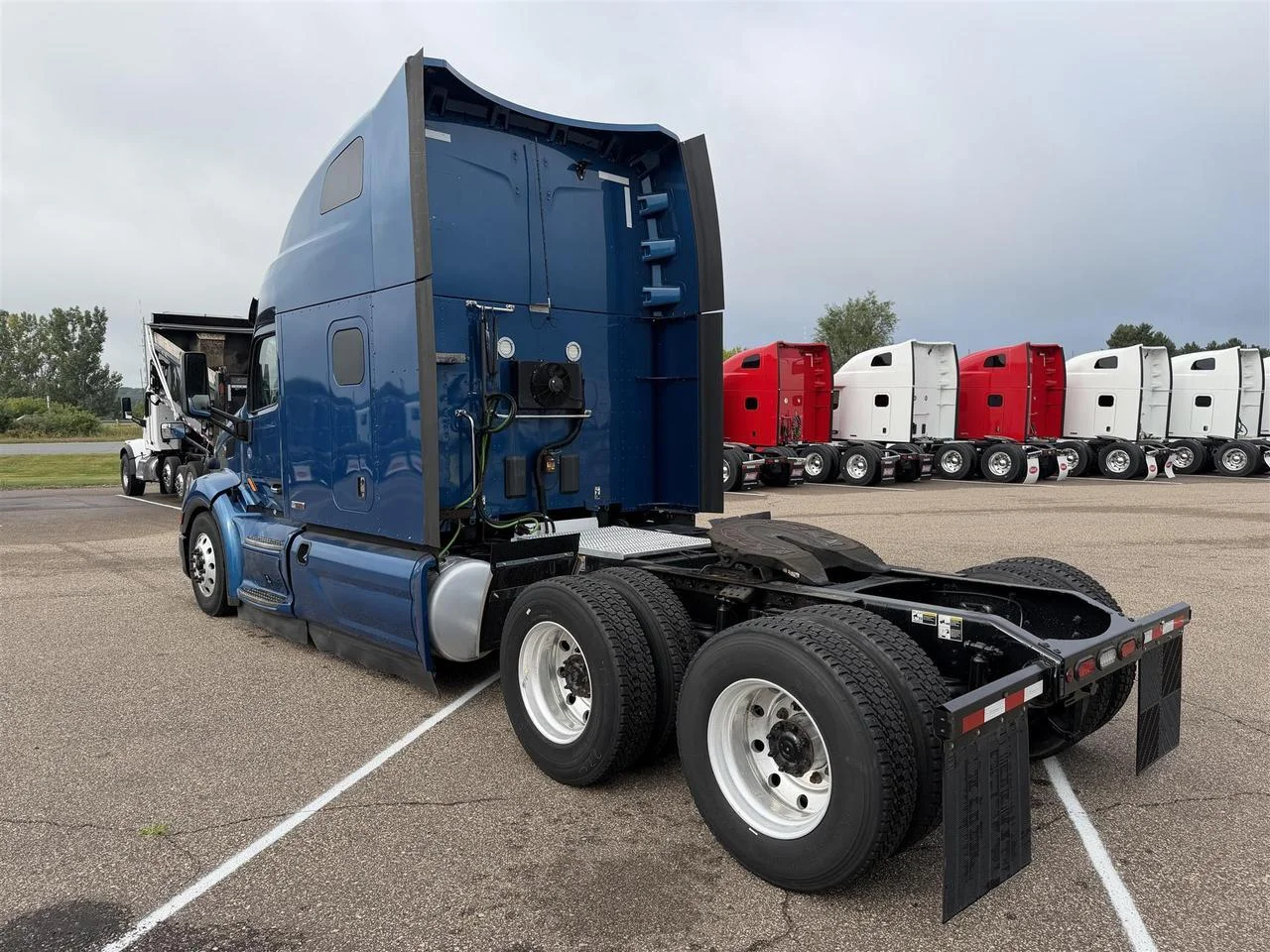 2020 Peterbilt 579 in Eau Claire, WI — photo 2