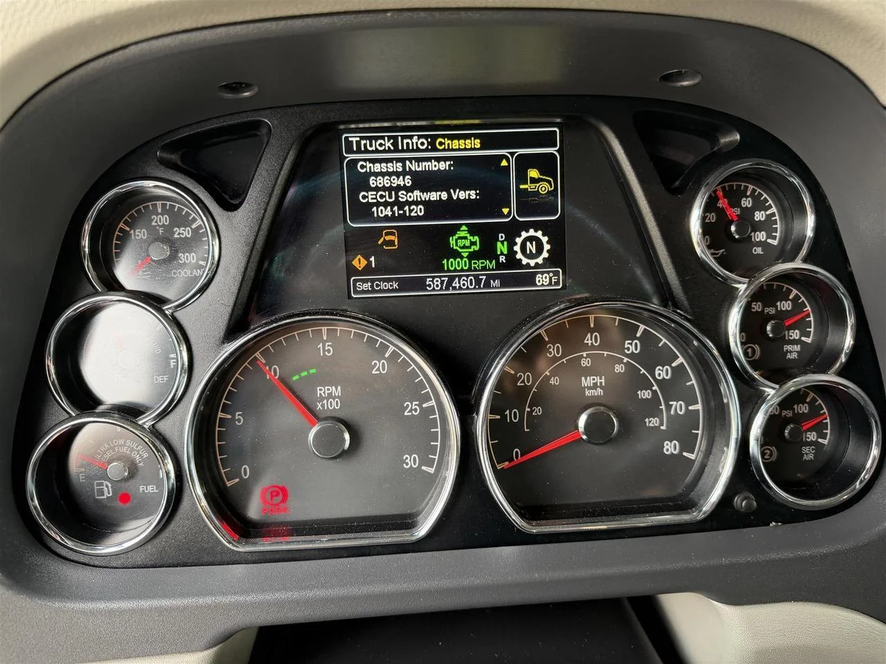 2020 Peterbilt 579 in Eau Claire, WI — photo 10