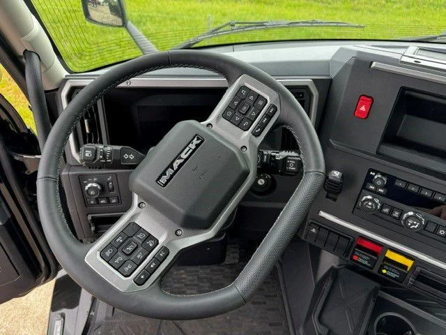 2027 Mack Anthem - image 7